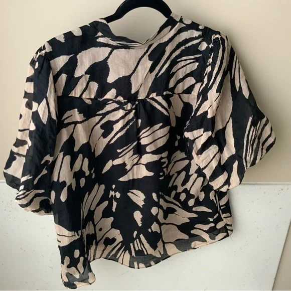Ever New Black and Cream Abstract Blouse lined & light weight - Picture 4 of 9